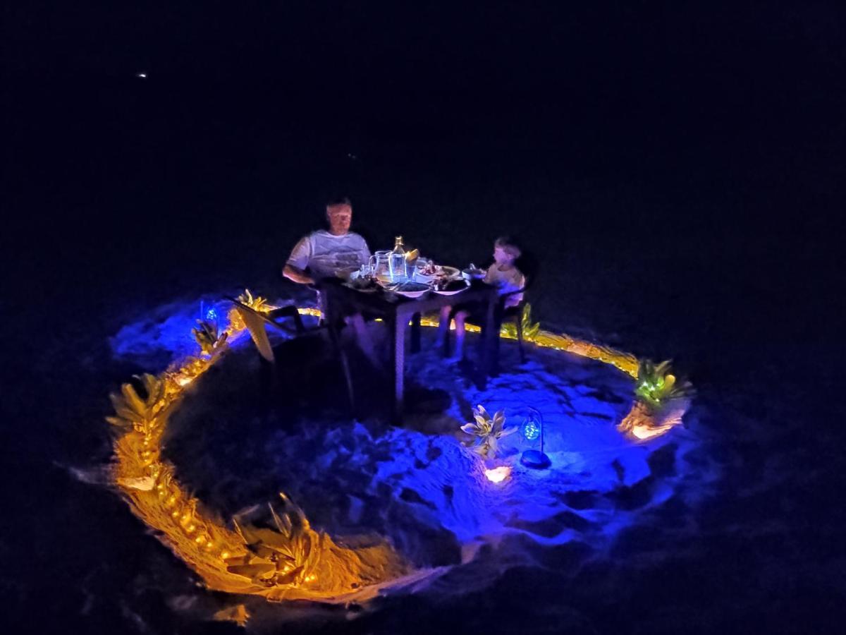 Ukulhas Villa Beach Hotel Exteriör bild