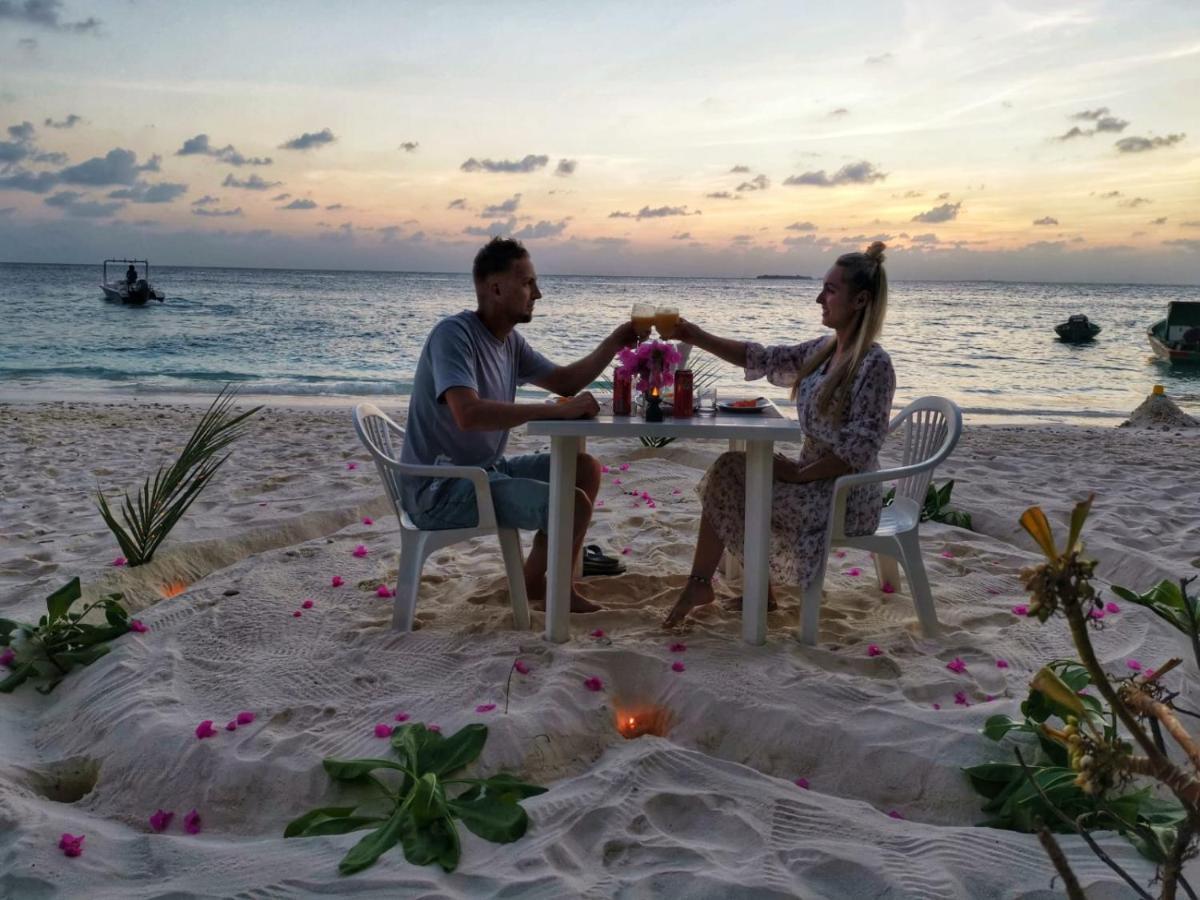 Ukulhas Villa Beach Hotel Exteriör bild
