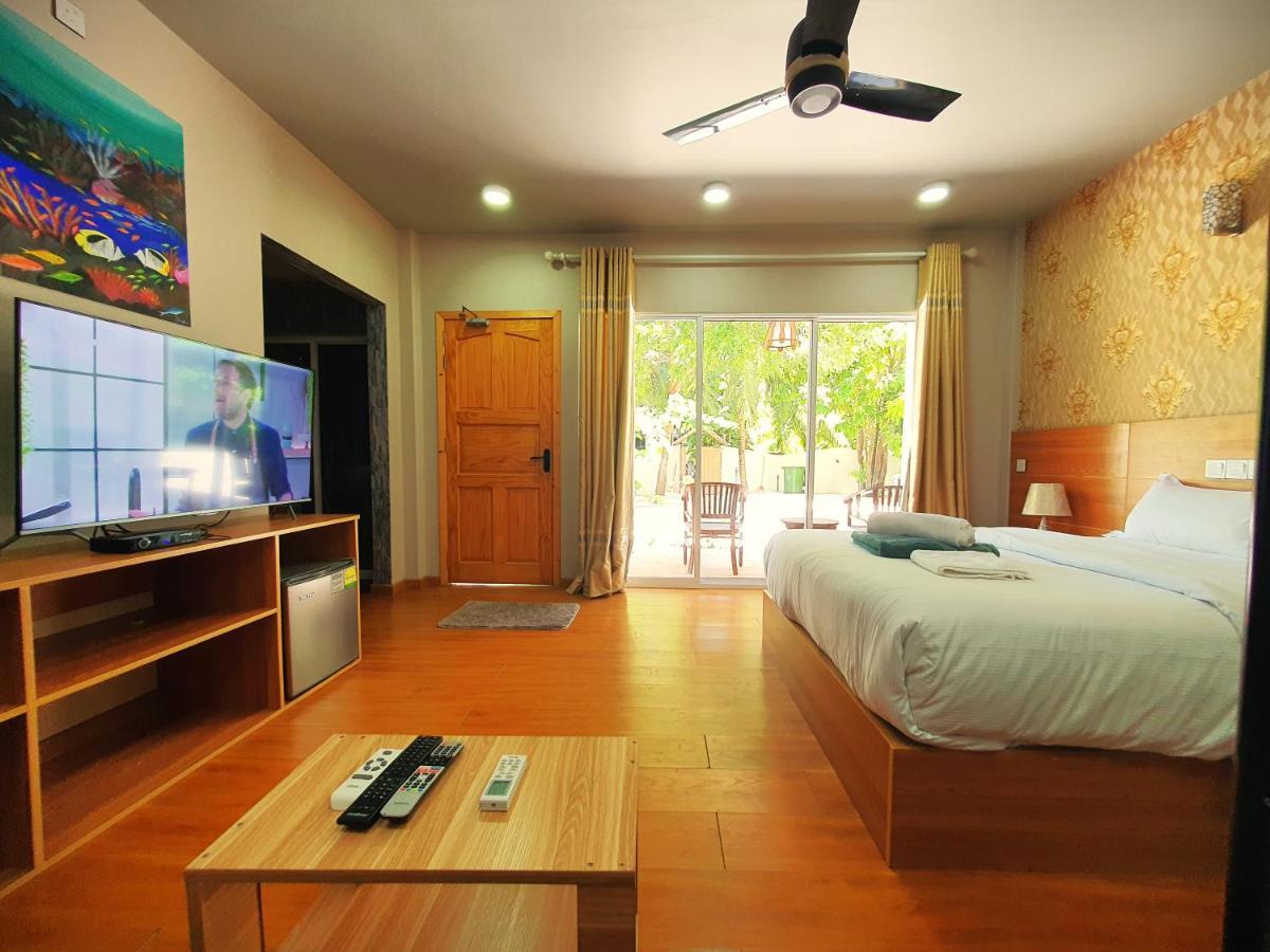 Ukulhas Villa Beach Hotel Exteriör bild