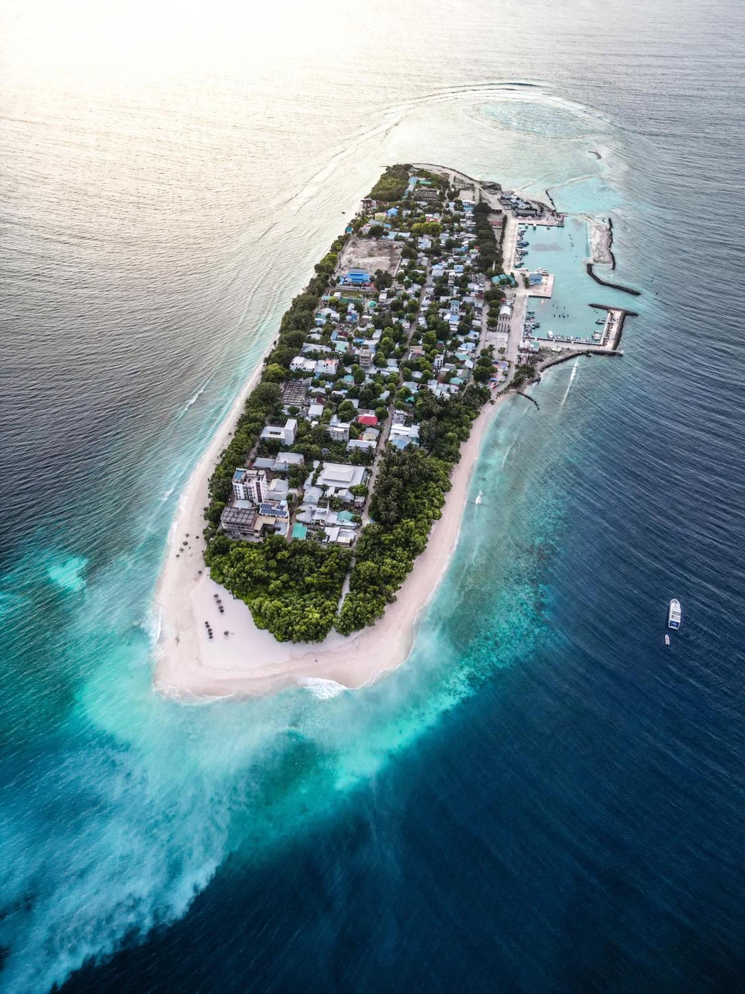 Ukulhas Villa Beach Hotel Exteriör bild