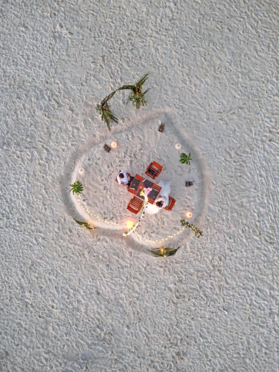 Ukulhas Villa Beach Hotel Exteriör bild