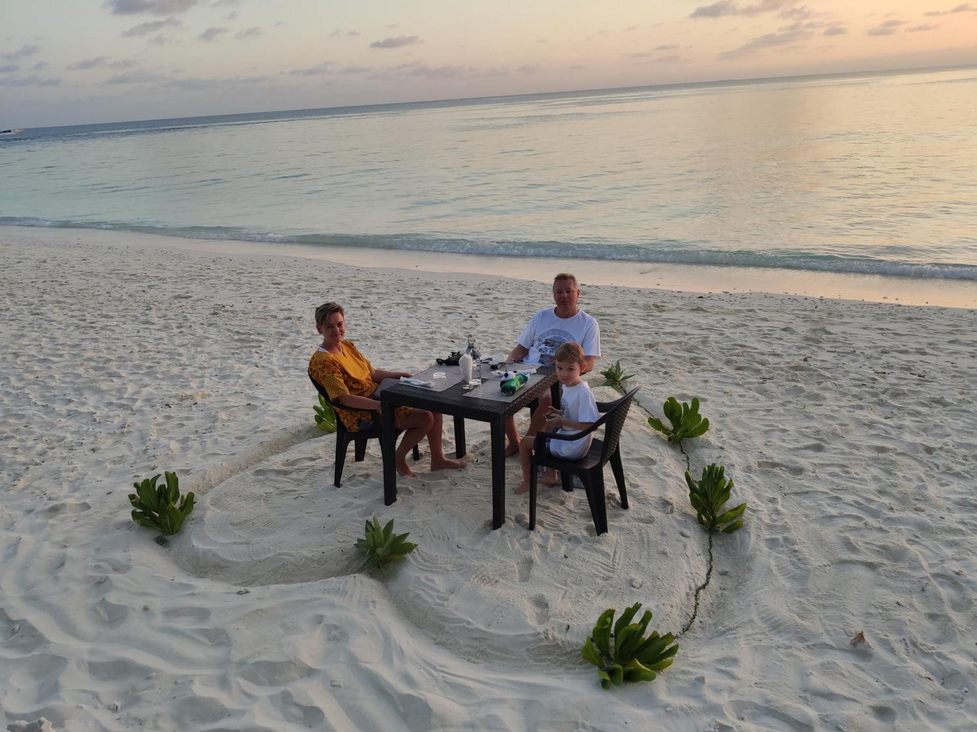 Ukulhas Villa Beach Hotel Exteriör bild